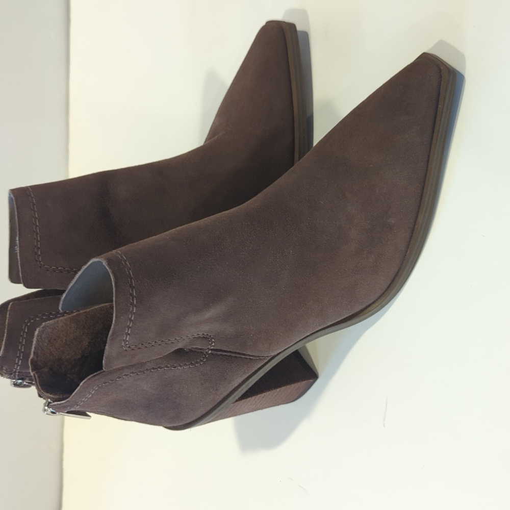 NWT Vince Camuto Zip Bootie